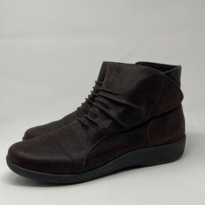 Clarks Cloudsteppers Sillian Chell Booties